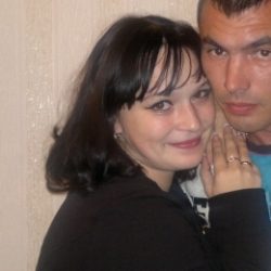 Семейная пара ищет девушку би или лесби для секса с женщиной в Ульяновске.